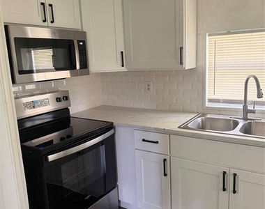 816 Beechwood Avenue - Photo Thumbnail 1