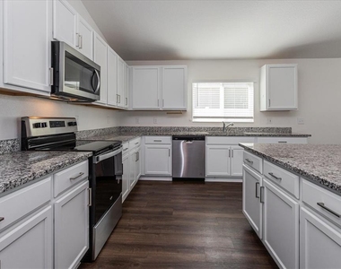 1434 Geranium Drive - Photo Thumbnail 7