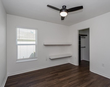 1434 Geranium Drive - Photo Thumbnail 2
