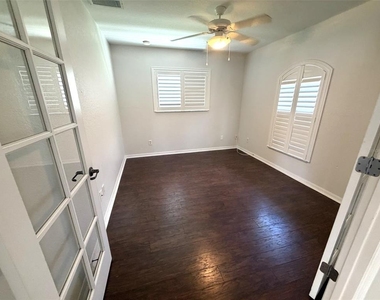 2740 Trianna Street - Photo Thumbnail 8