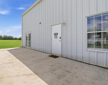 11752 Ne Jacksonville Road - Photo Thumbnail 3