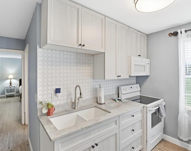 11752 Ne Jacksonville Road - Photo Thumbnail 11
