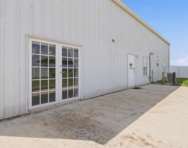 11752 Ne Jacksonville Road - Photo Thumbnail 4