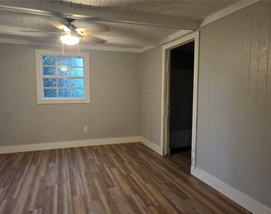 8003 Hillman Avenue - Photo Thumbnail 10