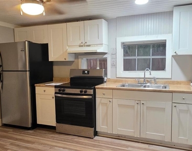 8003 Hillman Avenue - Photo Thumbnail 5