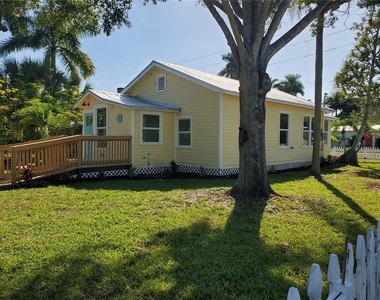 760 W Marion Avenue - Photo Thumbnail 3