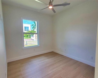 760 W Marion Avenue - Photo Thumbnail 12