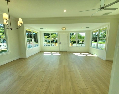 760 W Marion Avenue - Photo Thumbnail 5