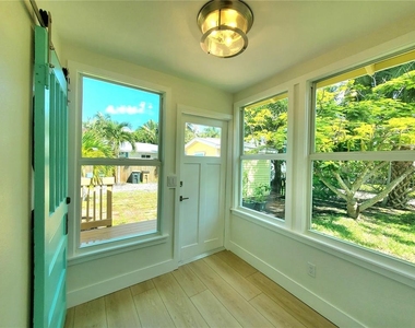 760 W Marion Avenue - Photo Thumbnail 4
