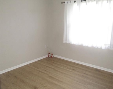 24 Allworthy Street - Photo Thumbnail 9