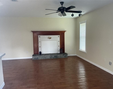 3381 Escobar Lane - Photo Thumbnail 7
