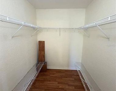 1612 Blue Lake Circle - Photo Thumbnail 10