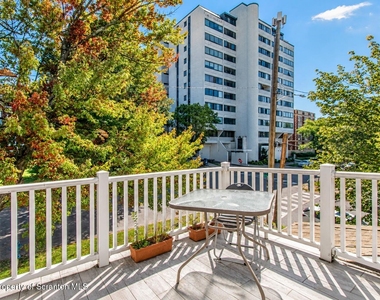 601 Clay Avenue - Photo Thumbnail 2