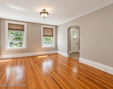 601 Clay Avenue - Photo Thumbnail 6