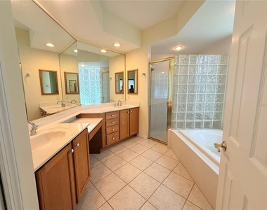 7424 Birds Eye Terrace - Photo Thumbnail 10