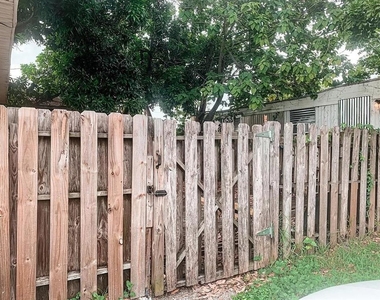 3525 W 19th Street W - Photo Thumbnail 4