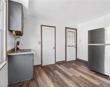 1203 Hanover S - Photo Thumbnail 8
