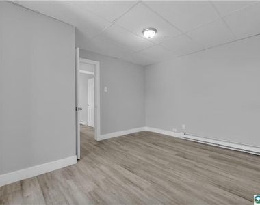 149 W Ridge Street W - Photo Thumbnail 3
