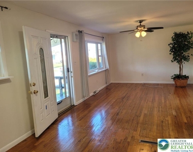 932 Kossuth Street - Photo Thumbnail 3
