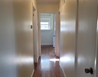 932 Kossuth Street - Photo Thumbnail 6