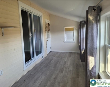 932 Kossuth Street - Photo Thumbnail 15