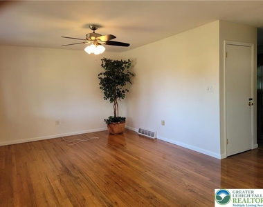 932 Kossuth Street - Photo Thumbnail 4