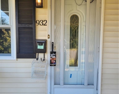 932 Kossuth Street - Photo Thumbnail 2