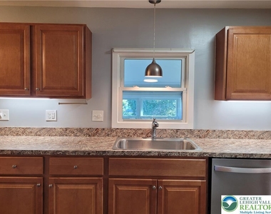 932 Kossuth Street - Photo Thumbnail 18