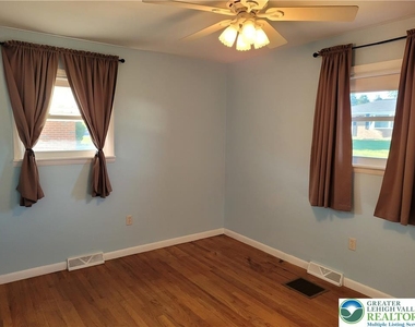 932 Kossuth Street - Photo Thumbnail 8