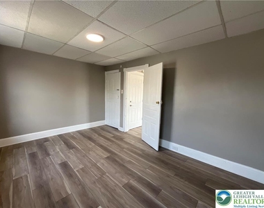 1012 Evans Street - Photo Thumbnail 5