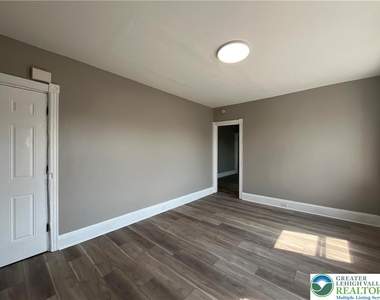 1012 Evans Street - Photo Thumbnail 6