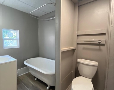 1012 Evans Street - Photo Thumbnail 7