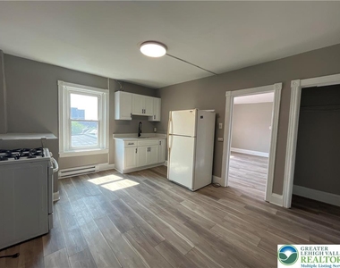 1012 Evans Street - Photo Thumbnail 3