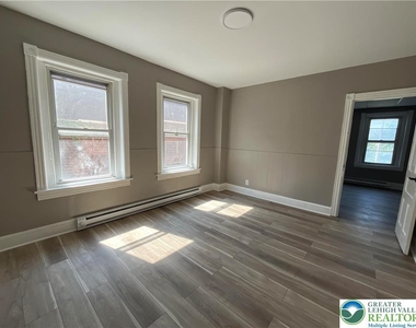 1012 Evans Street - Photo Thumbnail 1