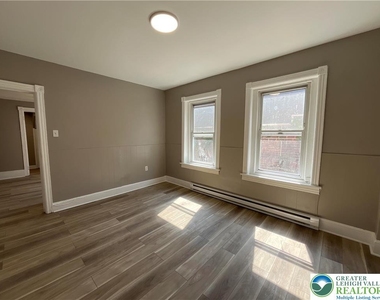 1012 Evans Street - Photo Thumbnail 2