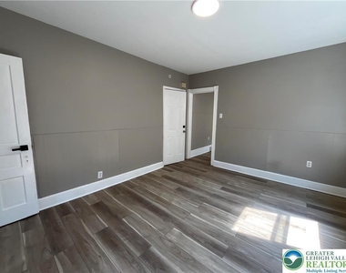 1012 Evans Street - Photo Thumbnail 4