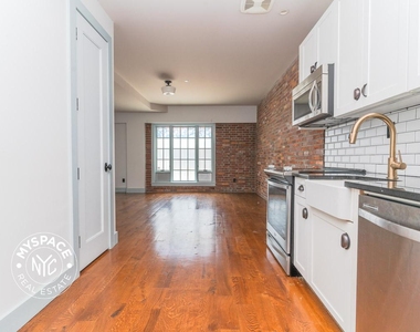 31 Brooklyn Avenue - Photo Thumbnail 1