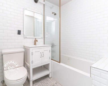 31 Brooklyn Avenue - Photo Thumbnail 4