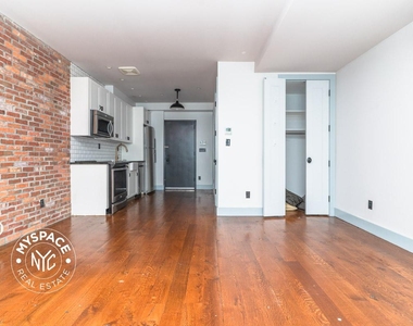 31 Brooklyn Avenue - Photo Thumbnail 2
