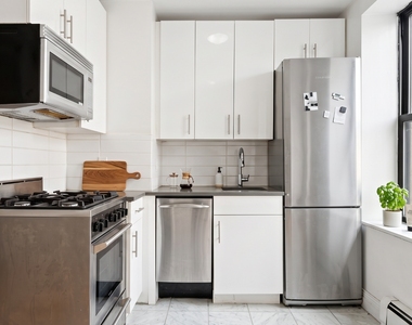 3111 Broadway - Photo Thumbnail 2