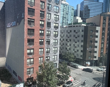 43-10 Crescent Street - Photo Thumbnail 4