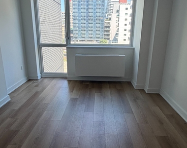 43-10 Crescent Street - Photo Thumbnail 1
