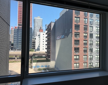 43-10 Crescent Street - Photo Thumbnail 2