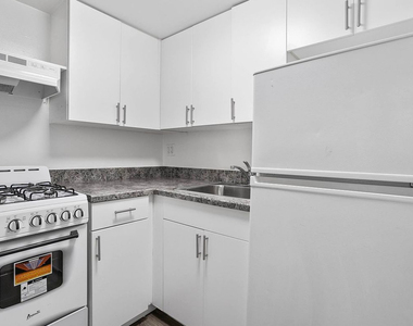 88 Fulton Street - Photo Thumbnail 2