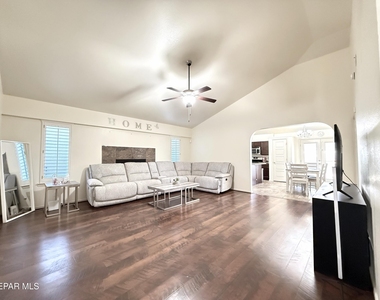 4933 Copper Ranch Avenue - Photo Thumbnail 3