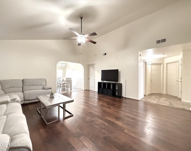 4933 Copper Ranch Avenue - Photo Thumbnail 5