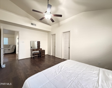 4933 Copper Ranch Avenue - Photo Thumbnail 27