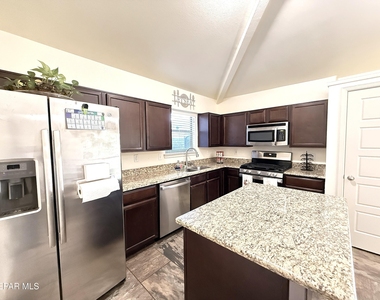 4933 Copper Ranch Avenue - Photo Thumbnail 8