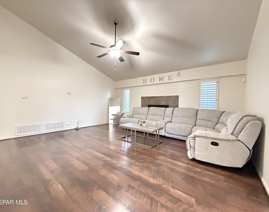 4933 Copper Ranch Avenue - Photo Thumbnail 4