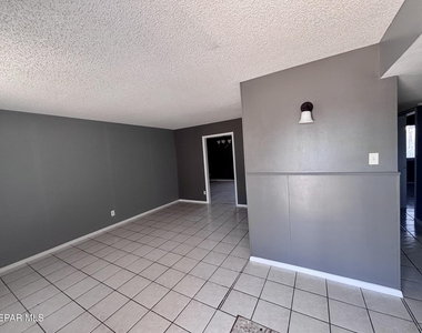11137 Pink Coral Drive - Photo Thumbnail 2